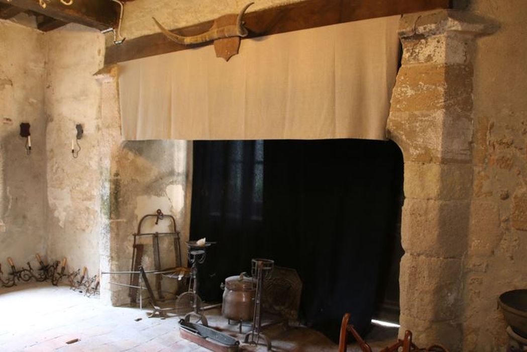 pièce non localisée, cheminée monumentale