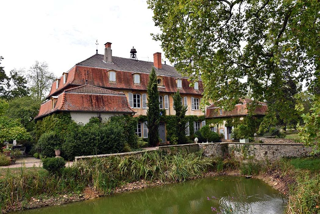 vue générale du château dans son environnement depuis le Sud-Est