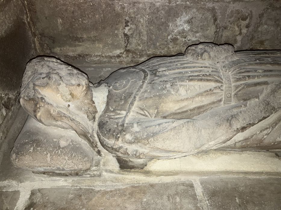 monument funéraire de Béatrice de Montluçon, femme d'Archambaud VIII, vue partielle