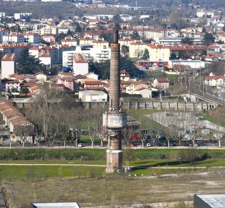 vue générale de la cheminée dans son environnement