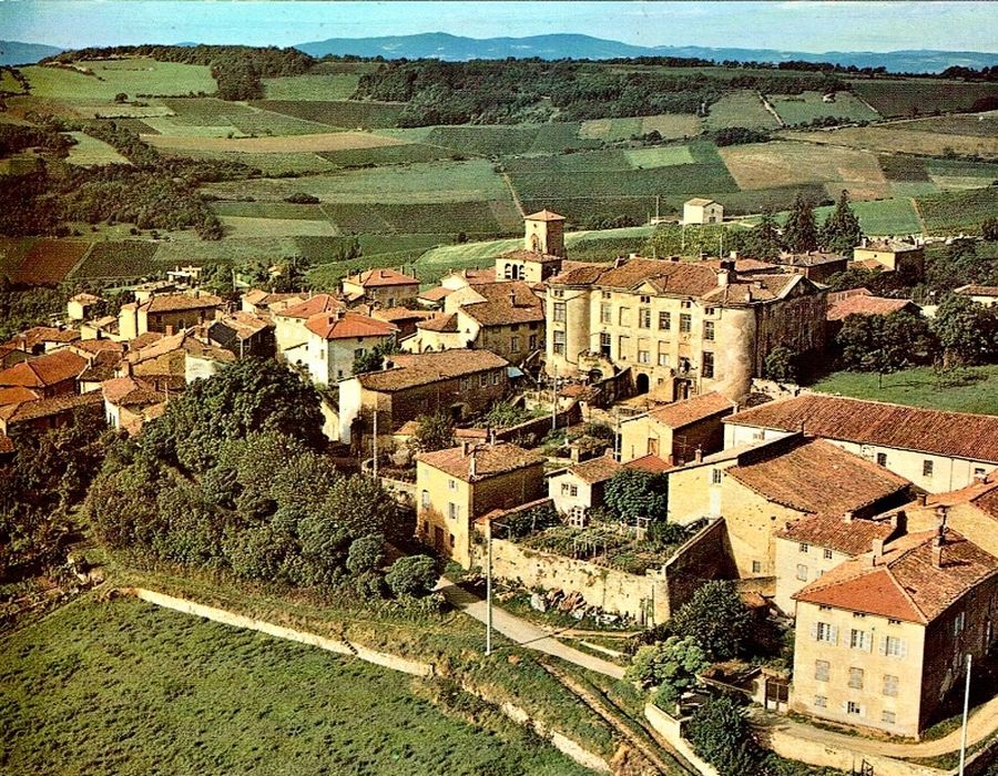 vue aérienne du château dans son environnement