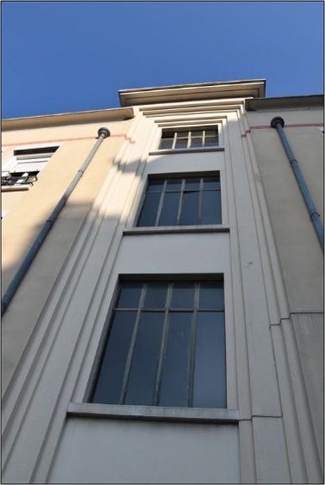 façade de l’immeuble au 1 rue des Serpollières, travée de la colonne d’escalier