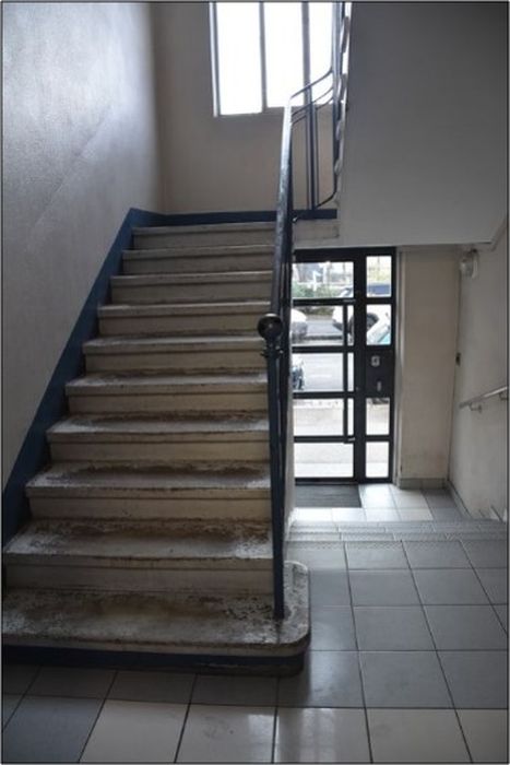 immeuble au 1 rue des Serpollières, escalier, vue partielle