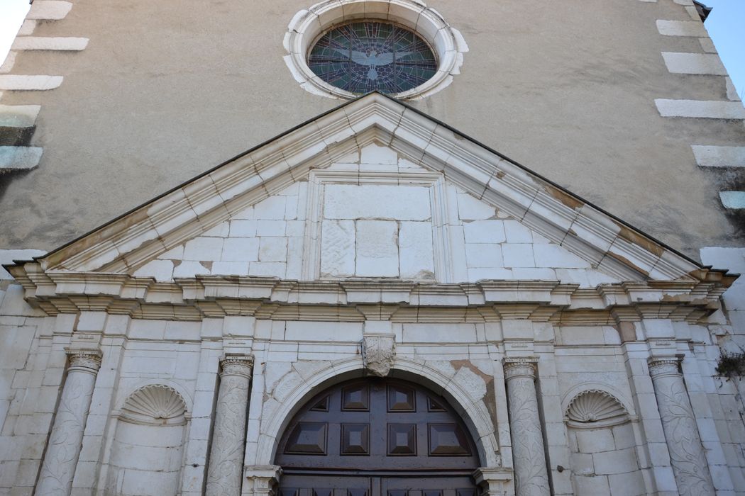 façade nord-est, portail d’accès, vue partielle