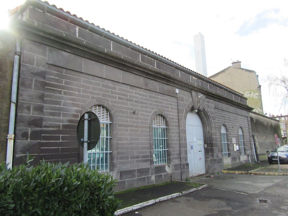 façade sur rue du porche d’accès