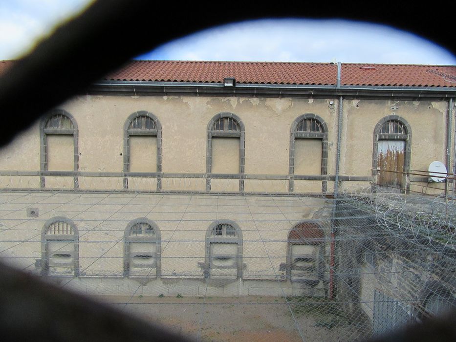bâtiment de détention, façade sud, vue partielle