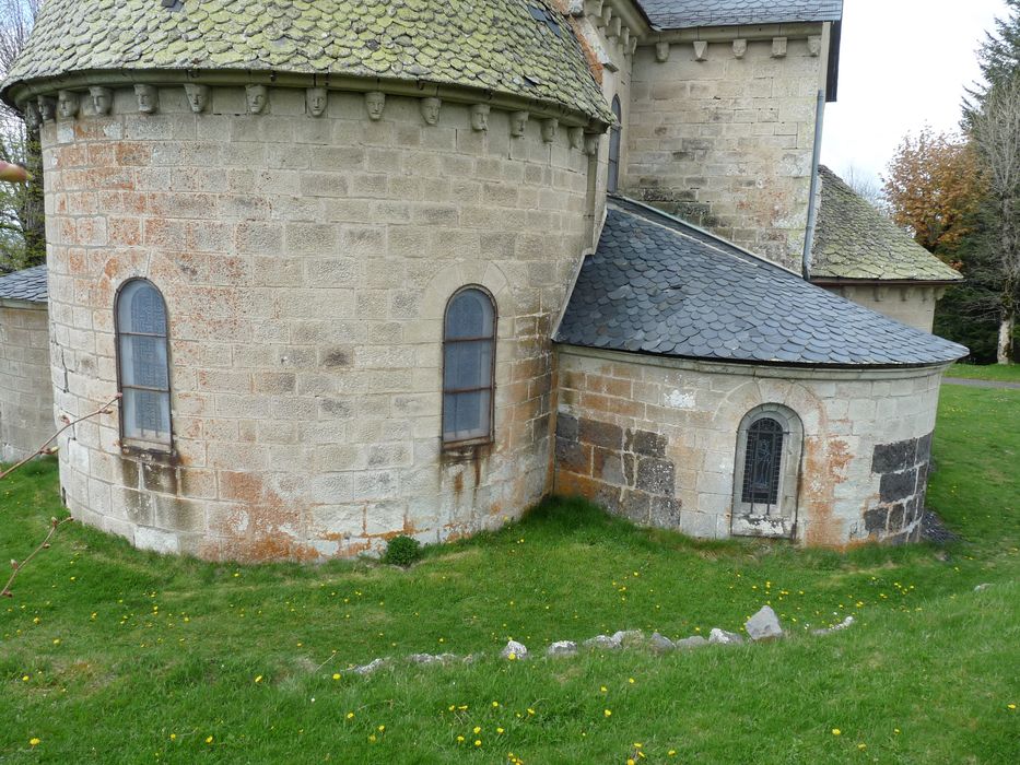 chevet de l’église orienté au sud, vue partielle