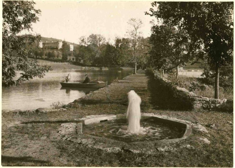 parc, vue partielle depuis l’étang au nord-ouest