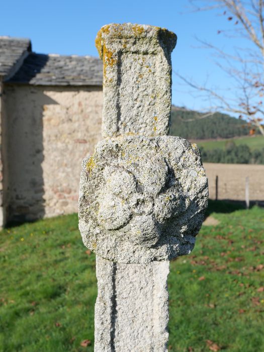 croix située au sud, détail du bras sud