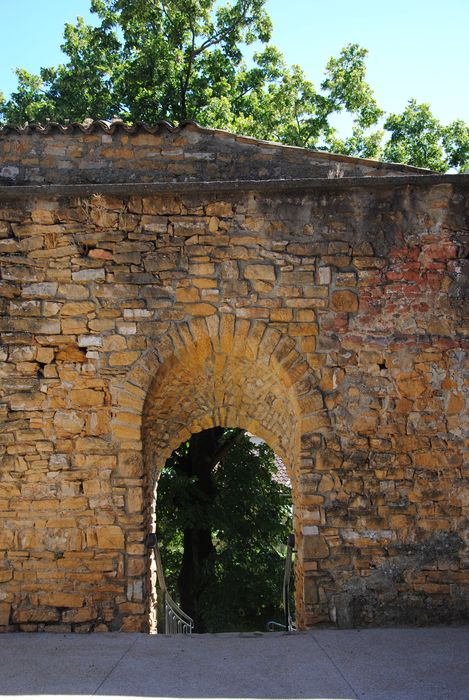 ancien rempart, porte depuis l’Ouest