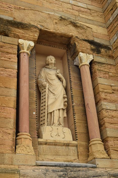 statue : Saint Laurent
