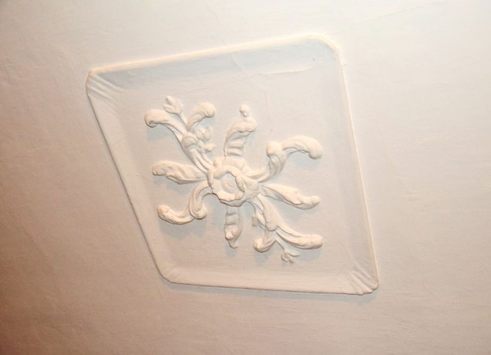 pièce non localisée, détail du décor de stuc d’un plafond