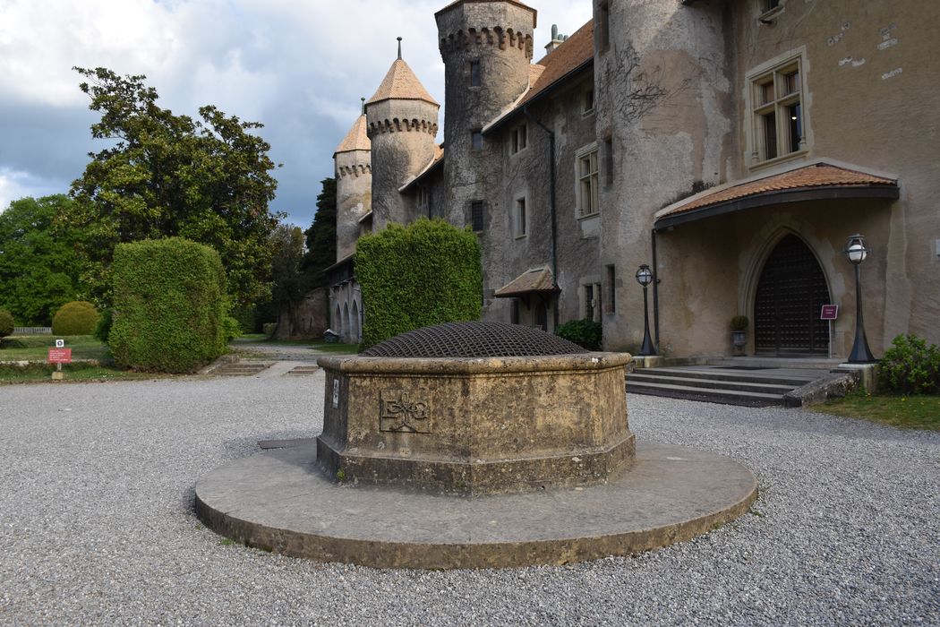 puits dans la cour d’honneur
