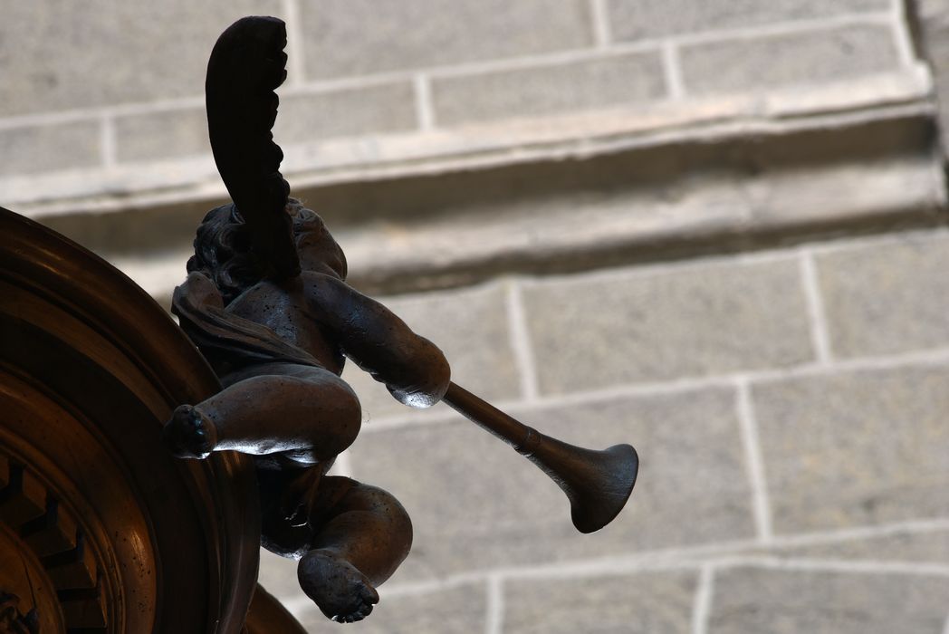 Orgue de tribune : buffet d'orgue, détail d’un ange musicien