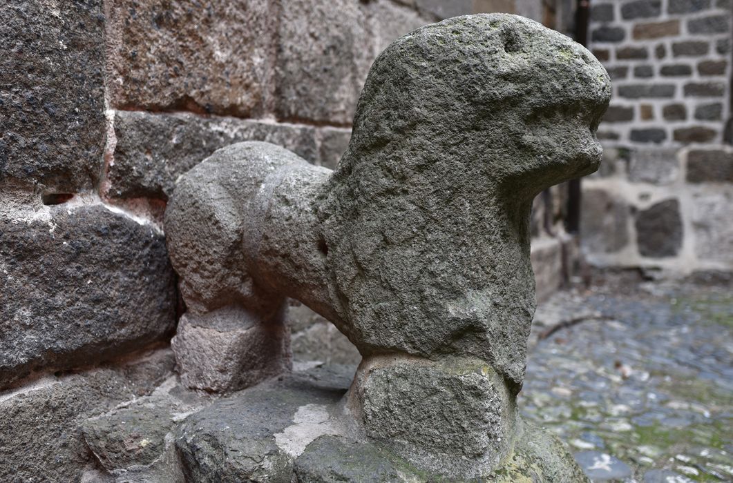 Deux groupes sculptés (petite nature) : lions, vue générale