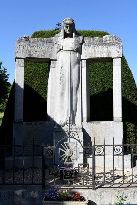 Monument aux morts, vue générale