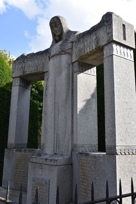 Monument aux morts, vue générale