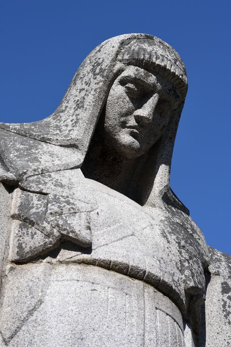 Monument aux morts, vue partielle