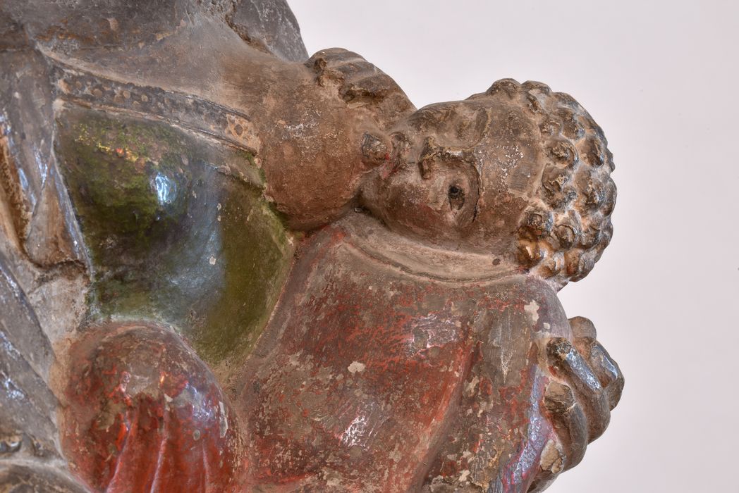 Statuette : Vierge allaitante, vue partielle