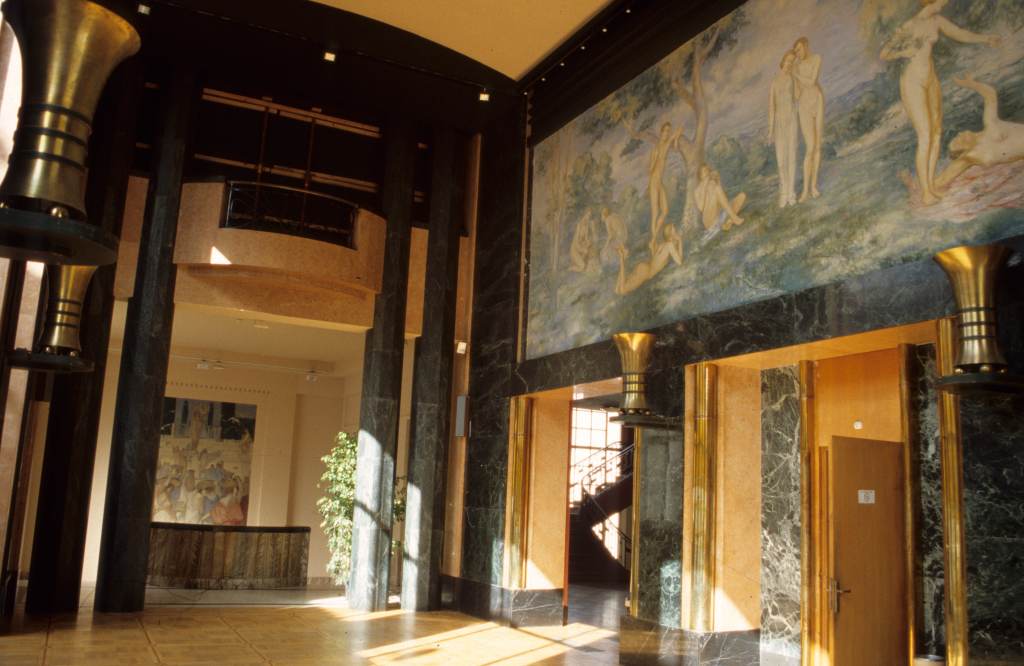 Foyer.