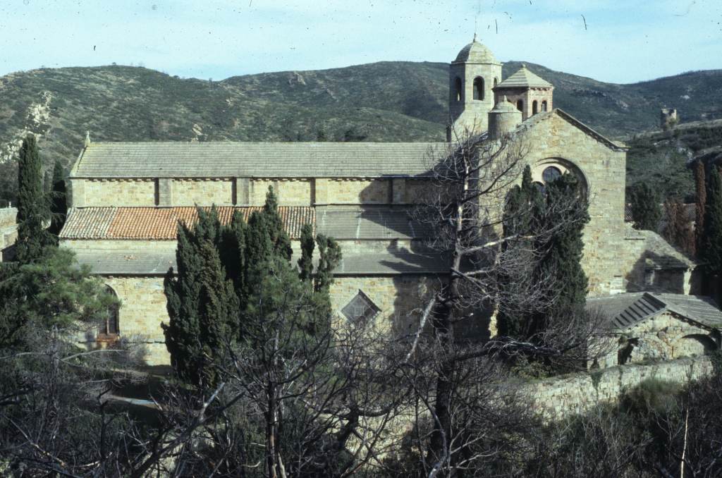 Abbatiale : vue méridionale.