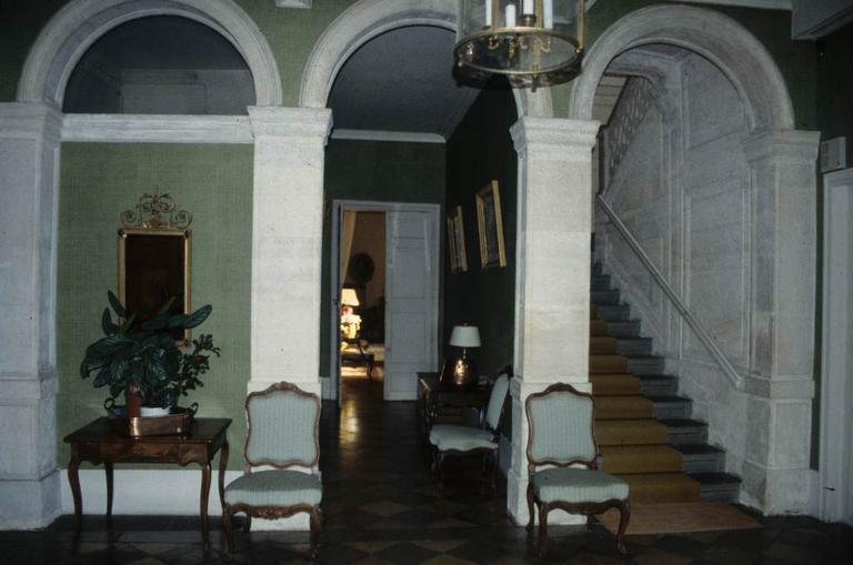 Vestibule et escalier.