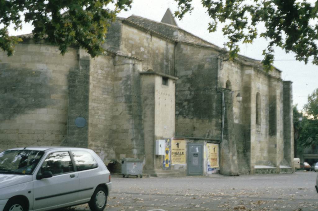 Arènes/église.