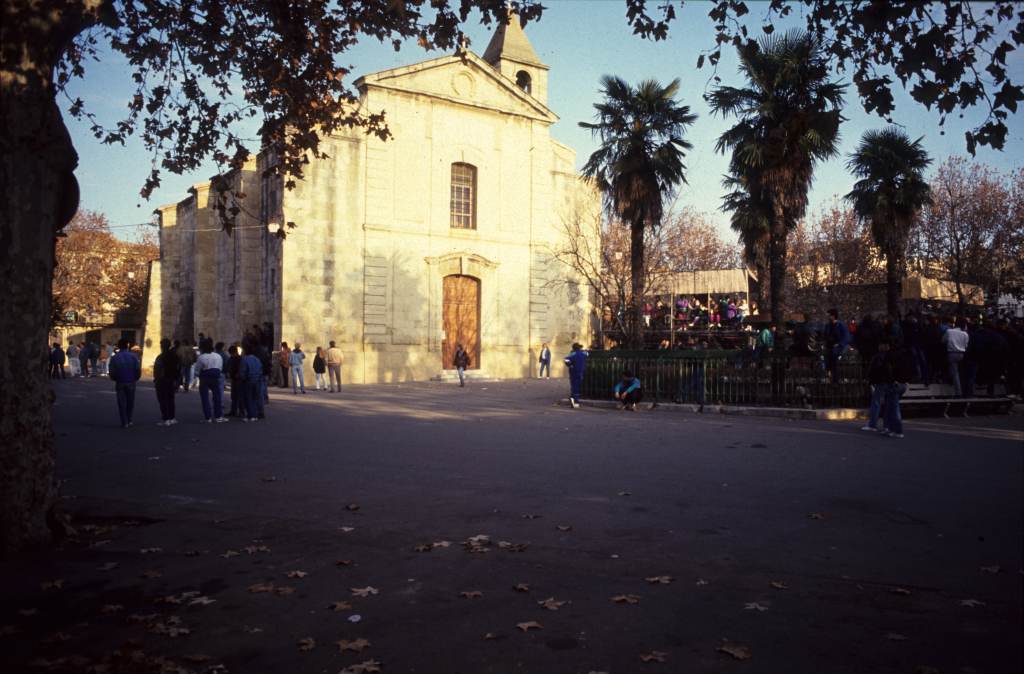 Eglise et arène.