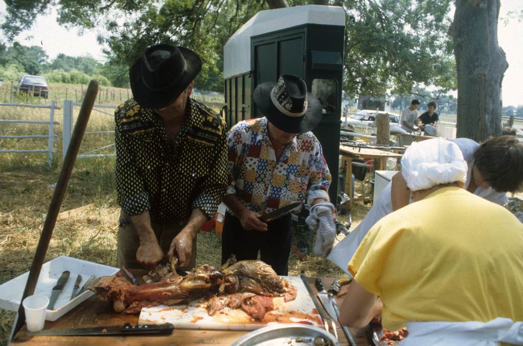 Opération bouvine et patrimoine, repas à la manade Saumade (mai 1994).