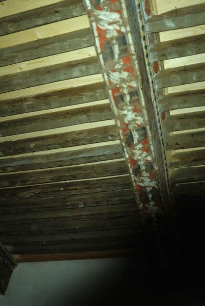 Plafond peint de la grande salle. Restauration en cours en 1988.