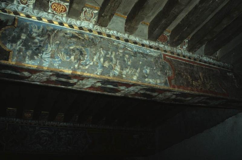 Plafond peint de la grande salle. Restauration en cours en 1988.