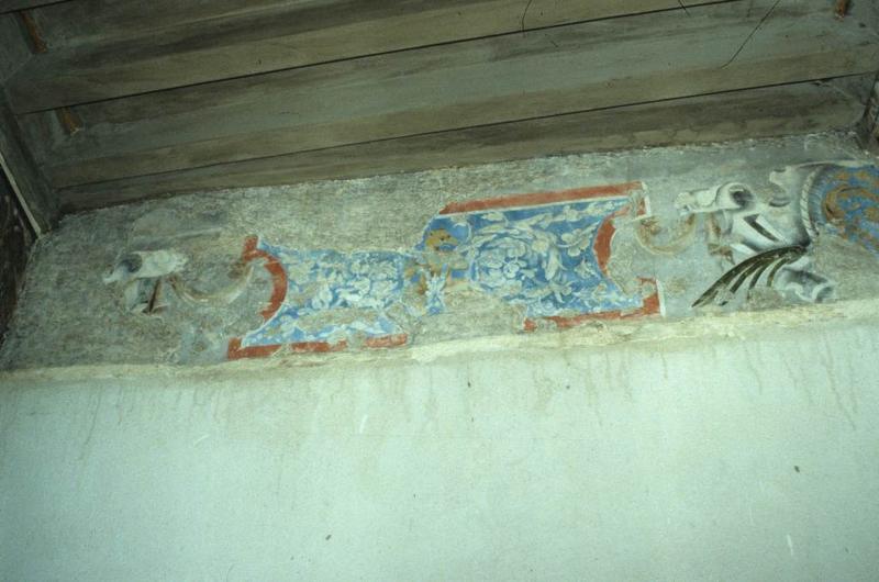 Plafond peint de la grande salle. Restauration en cours en 1988.