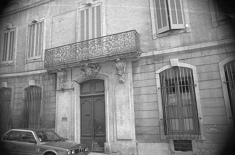 Façade sur rue Séguier.