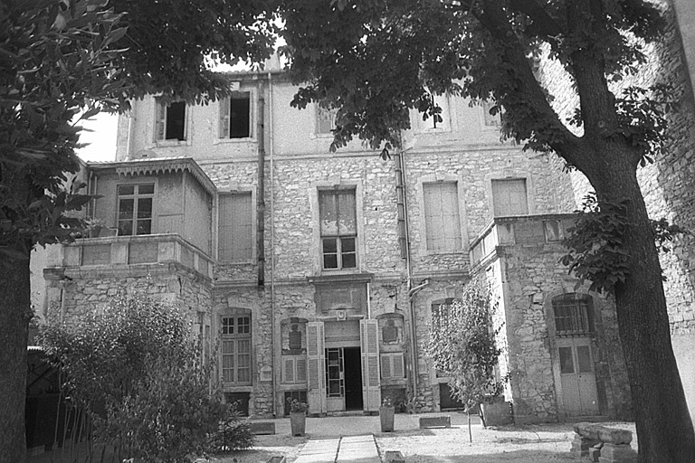 Façade sur jardin.