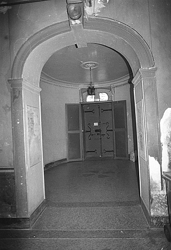 Vestibule.