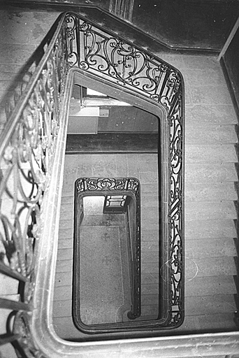 Cage d'escalier.