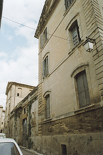 Façade sur rue.