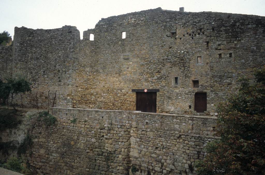 Fortification de la ville : vue des remparts.