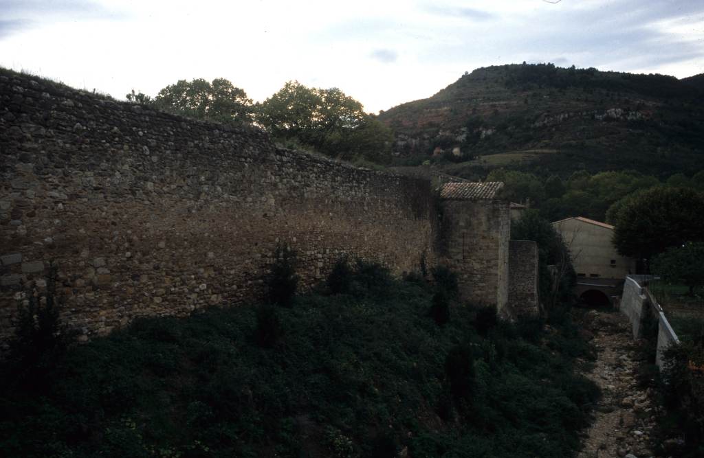 Fortification de la ville : vue des remparts.