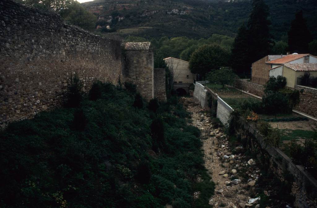 Fortification de la ville : vue des remparts.