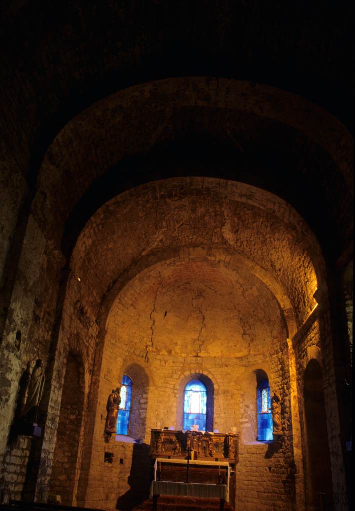 Vue intérieure vers le choeur.