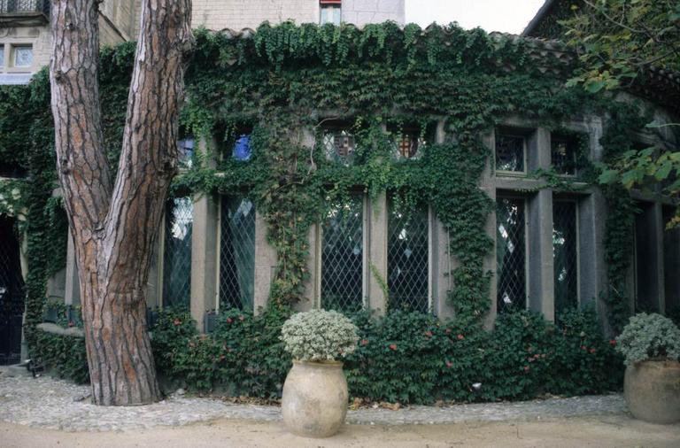 Extérieur. Aile 1926, rotonde sur le jardin.