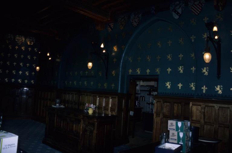 Intérieur. Salle de restaurant, décor H. Sivade, L. Bugnard.