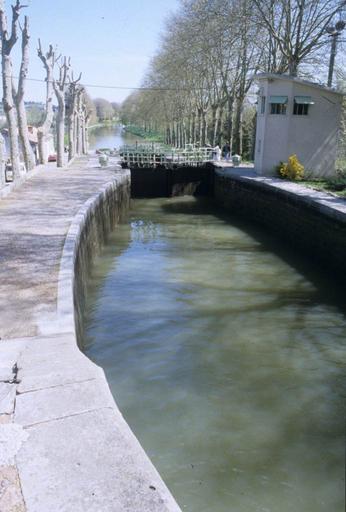 Bassin de l'écluse.