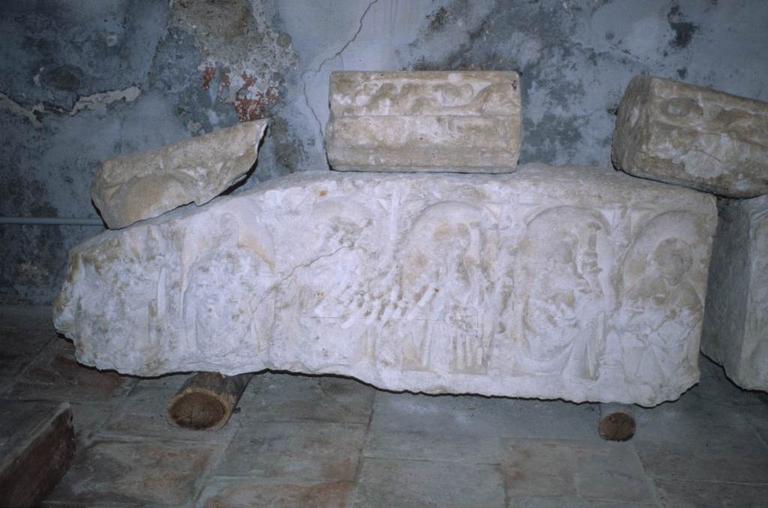 Intérieur. Sarcophage.