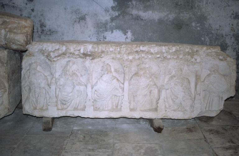 Intérieur. Sarcophage.