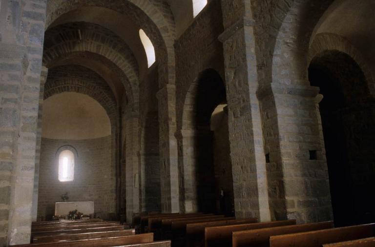 Vue intérieure partielle de la nef.