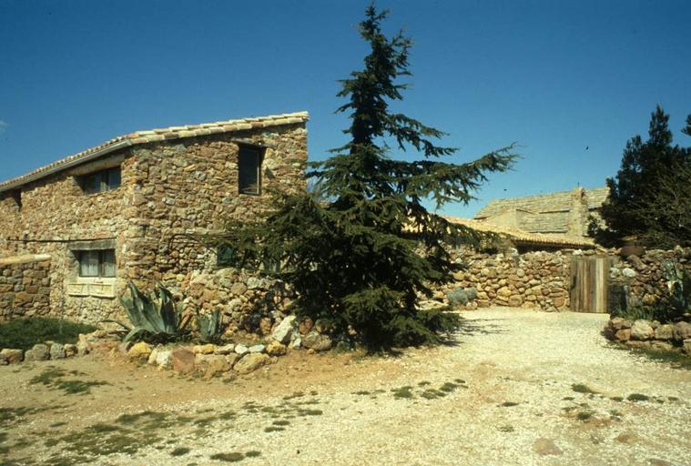 Ermitage et vestiges de l'ancienne chapelle Saint-Aubin.