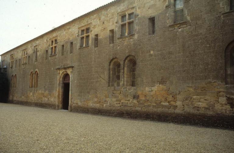 Façade ouest du corps de bâtiment entre la cour d'honneur et la cour Louis XIV.