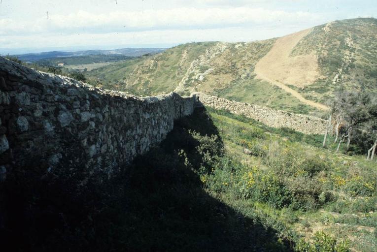 Mur de clôture ouest.